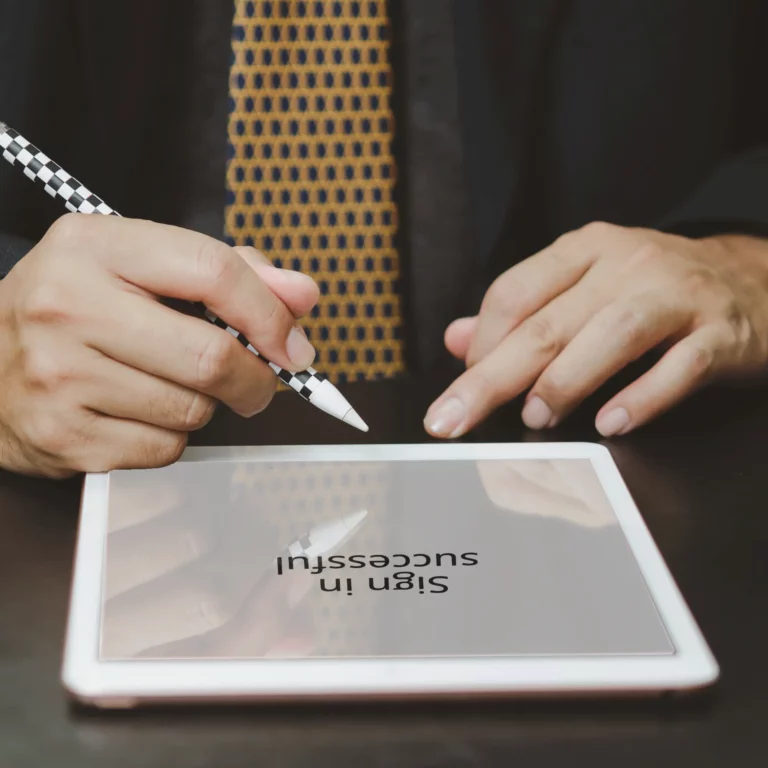 man-signing-in-on-ipad-as-a-visitor